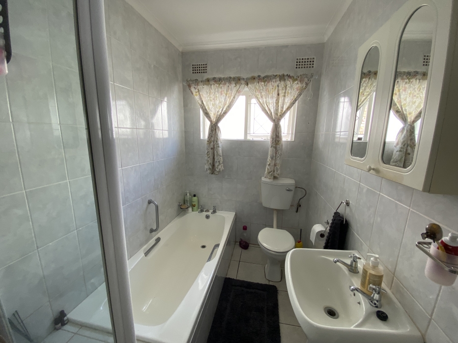 To Let 3 Bedroom Property for Rent in Kidds Beach Eastern Cape